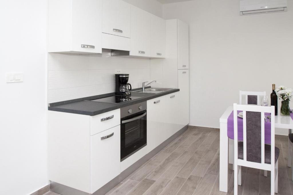 Four Stars Apartments سفيتي بيتار الغرفة الصورة